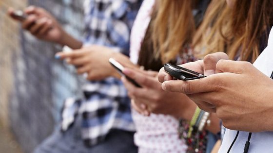 Adolescenti e smartphone: una generazione a rischio depressione