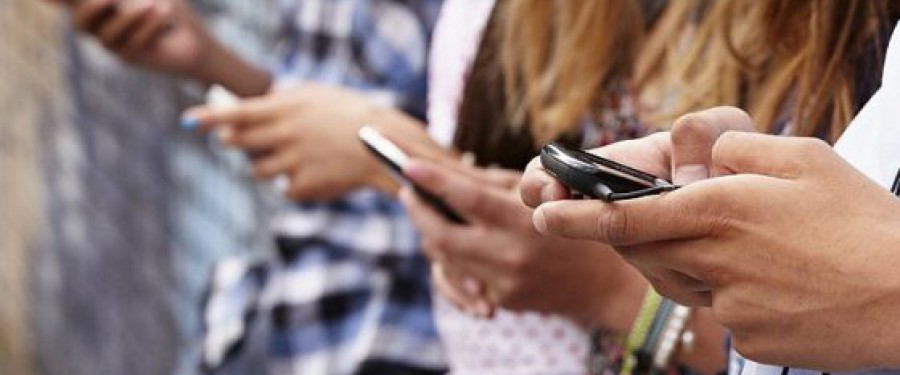 Adolescenti e smartphone: una generazione a rischio depressione