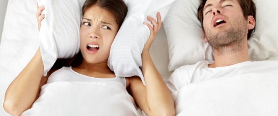 RUSSI QUASI TUTTE LE NOTTI?  SEI SEMPRE STANCO E HAI DIFFICOLTÀ DI CONCENTRAZIONE?  POTRESTI SOFFRIRE DI APNEE NOTTURNE.